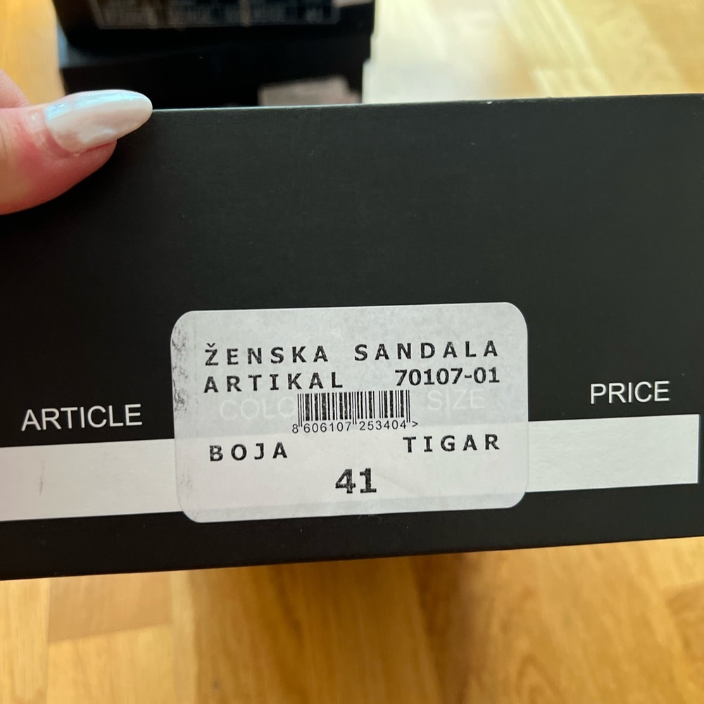 Sandals - Picture 3 of 4